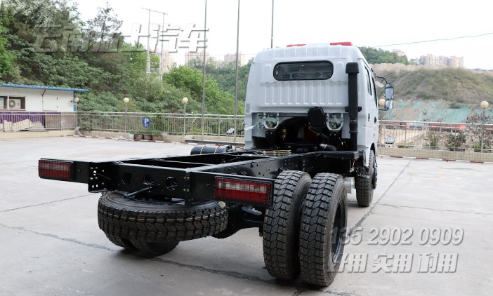 四驅(qū)雙排越野車(chē),越野專用車(chē)底盤(pán),東風(fēng)多利卡底盤(pán),四驅(qū)輕卡底盤(pán),東風(fēng)小霸王越野車(chē),140馬力卡車(chē)底盤(pán)