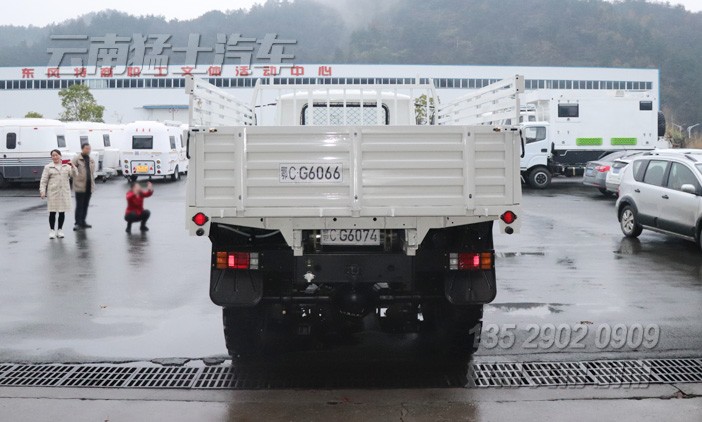 東風六驅越野車,東風尖頭卡車,四驅六驅長頭卡車,東風卡車出口,EQ240,6*6越野運輸車