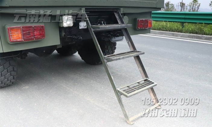 東風六驅越野車,雙排越野卡車,東風炊事車,東風救援工具車,東風衛星通訊車,房車改裝廠家,東風方艙指揮車,EQ2102雙排