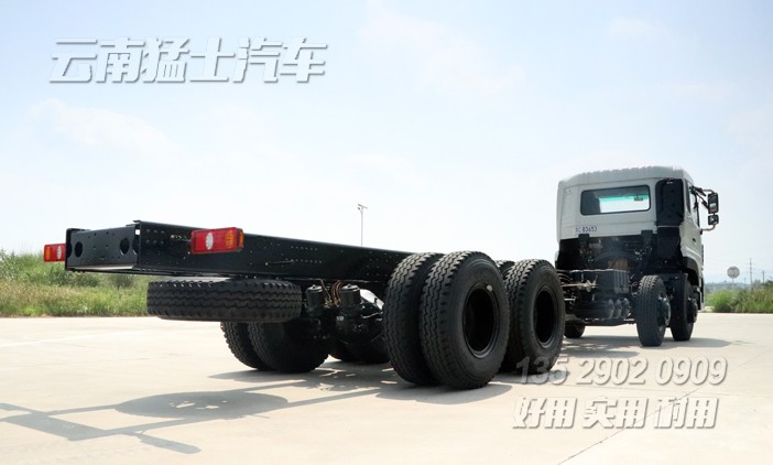 東風8*4底盤,專用車底盤改裝,東風重型底盤出口,四橋卡車底盤,30噸底盤出口