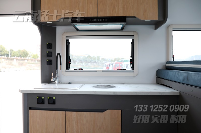 四驅依維柯房車,房車內飾,房車布局,房車功能,房車設計廠家