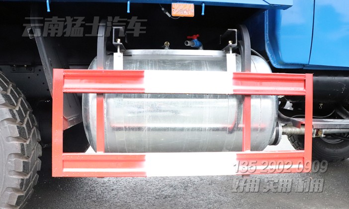 EQ2100自卸汽車(chē),5噸尖頭自卸車(chē),東風(fēng)藍(lán)自卸車(chē),出口車(chē)專(zhuān)供,六驅(qū)自卸車(chē),6*6公路運(yùn)輸車(chē)