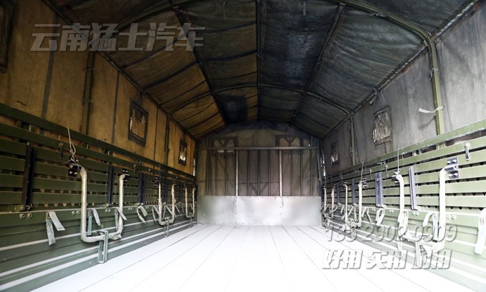 國五運兵車,出口型運兵車,EQ2130GA,東風6x6卡車,六驅柴油貨車