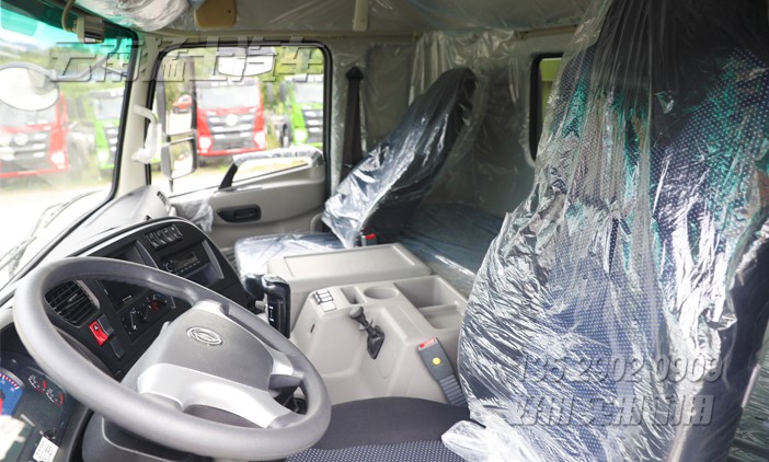 重型載貨卡車,物流運輸車,東風六驅卡車,340馬力越野車,5.8米貨箱貨車,6*6高墻板貨車,出口專用車,載15噸越野卡車