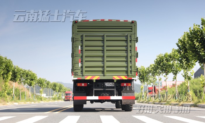 重型載貨卡車,物流運輸車,東風六驅卡車,340馬力越野車,5.8米貨箱貨車,6*6高墻板貨車,出口專用車,載15噸越野卡車