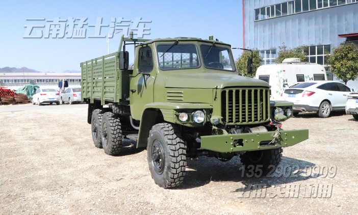 東風(fēng)25Y,軍綠色越野卡車,運兵車,EQ2082,帶絞盤的越野車,尖頭貨車
