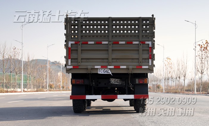 東風EQ240,二汽尖頭車,六驅越野車配置,經典尖頭車