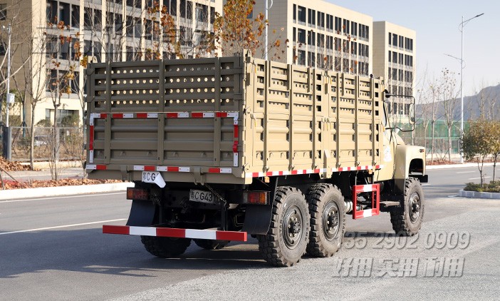 東風EQ240,二汽尖頭車,六驅越野車配置,經典尖頭車