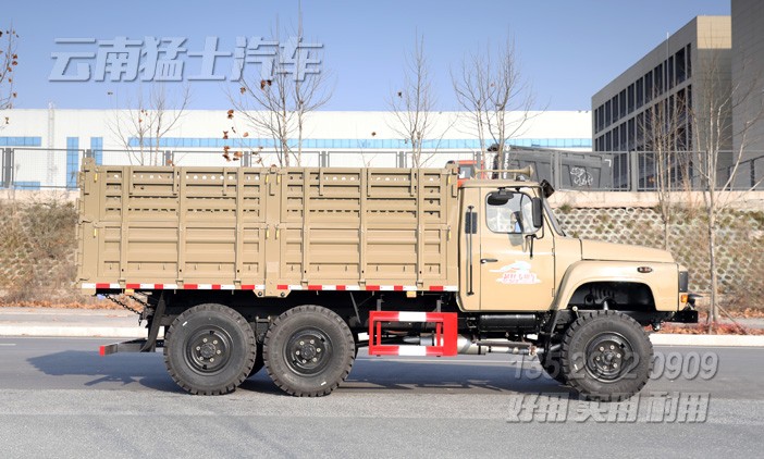 東風EQ240,二汽尖頭車,六驅越野車配置,經典尖頭車