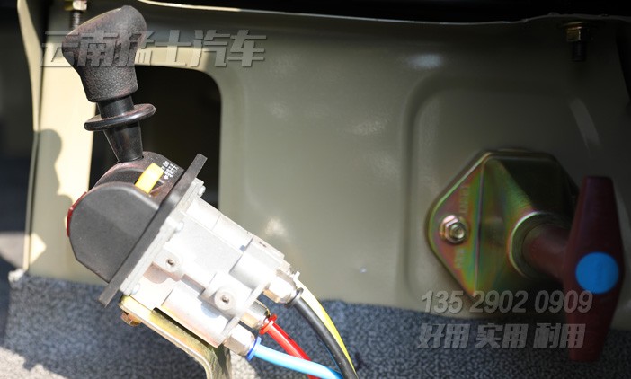 東風EQ240,二汽尖頭車,六驅越野車配置,經典尖頭車