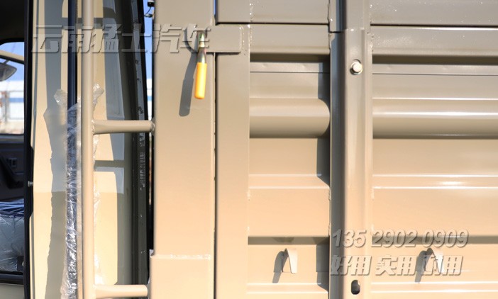 東風EQ240,二汽尖頭車,六驅越野車配置,經典尖頭車