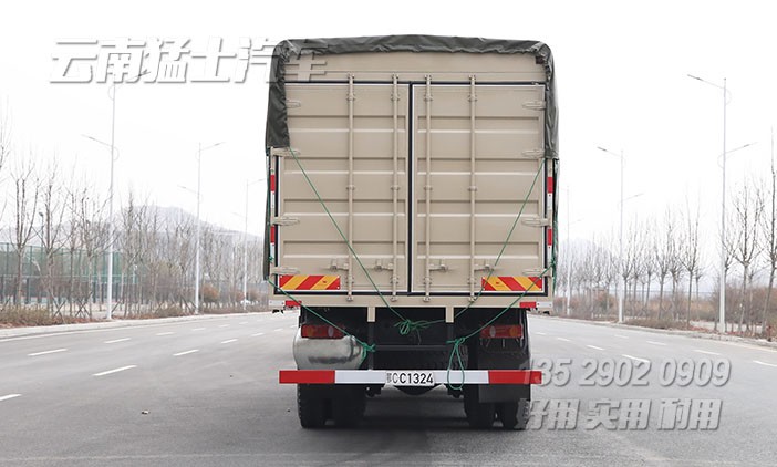 四橋全驅(qū)卡車(chē),全驅(qū)倉(cāng)欄車(chē),畜牧運(yùn)輸車(chē),載18噸重型卡車(chē),果蔬運(yùn)輸車(chē)