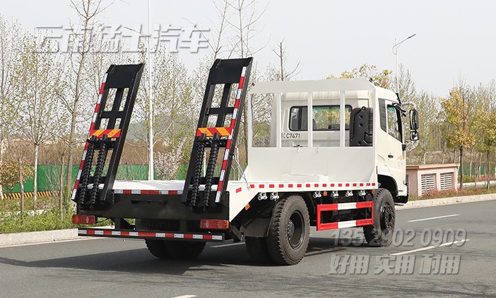 平板挖機(jī)車,挖掘機(jī)運(yùn)輸車,挖機(jī)托運(yùn)平板車,鉤機(jī)板,液壓爬梯車